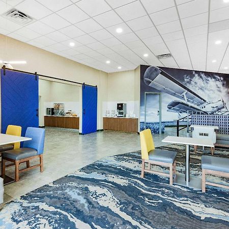 Hotel Wingate By Wyndham Wichita Airport Extérieur photo
