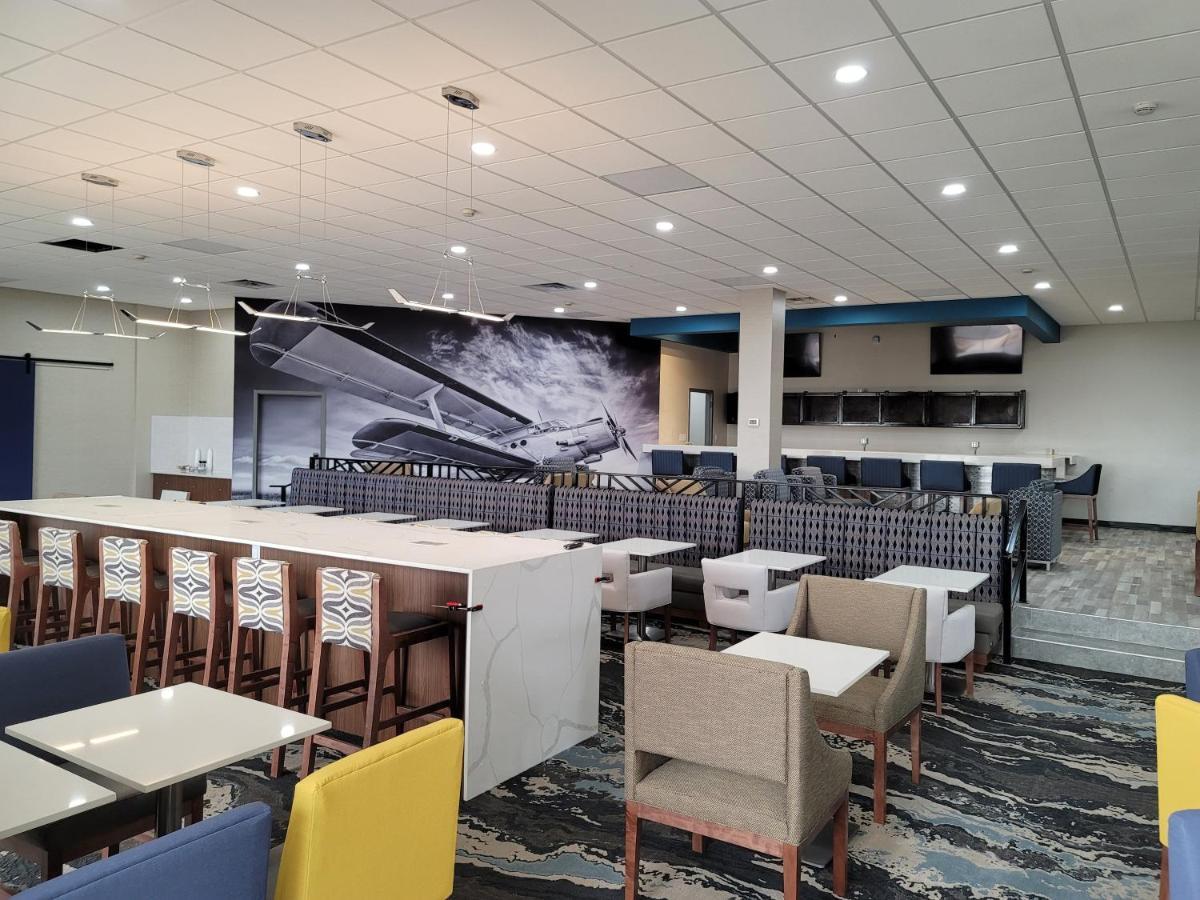 Hotel Wingate By Wyndham Wichita Airport Extérieur photo
