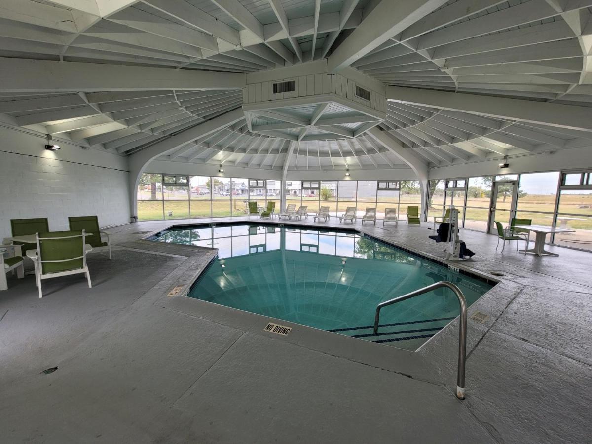 Hotel Wingate By Wyndham Wichita Airport Extérieur photo