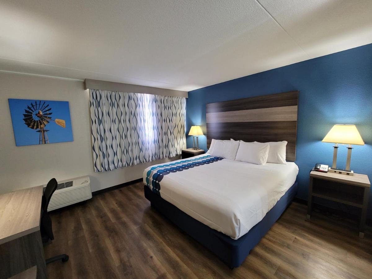 Hotel Wingate By Wyndham Wichita Airport Extérieur photo