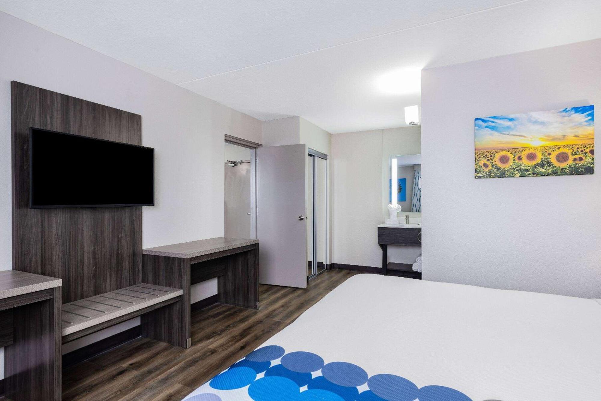 Hotel Wingate By Wyndham Wichita Airport Extérieur photo