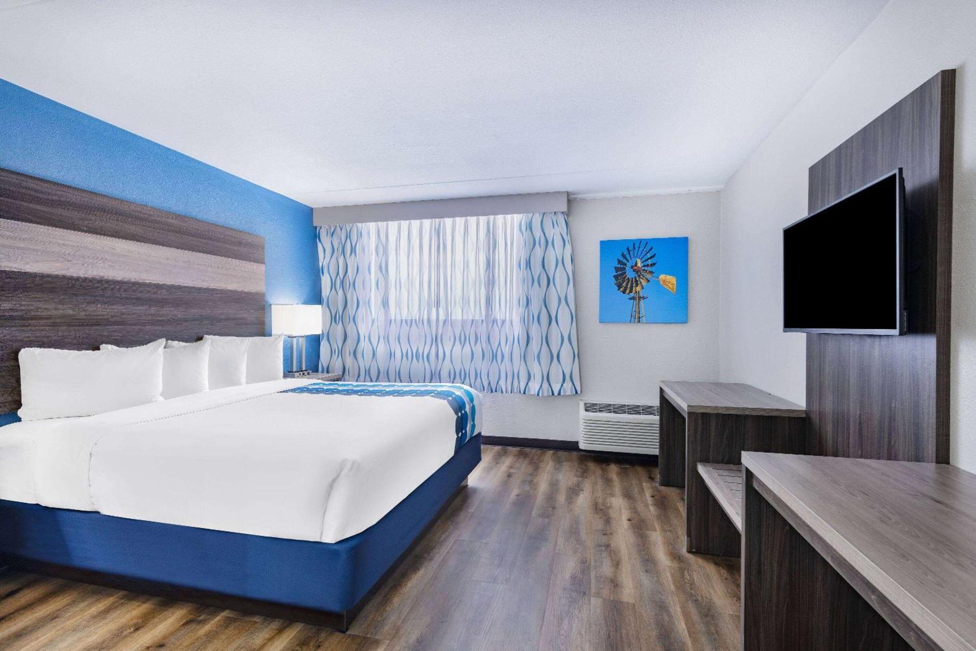 Hotel Wingate By Wyndham Wichita Airport Extérieur photo