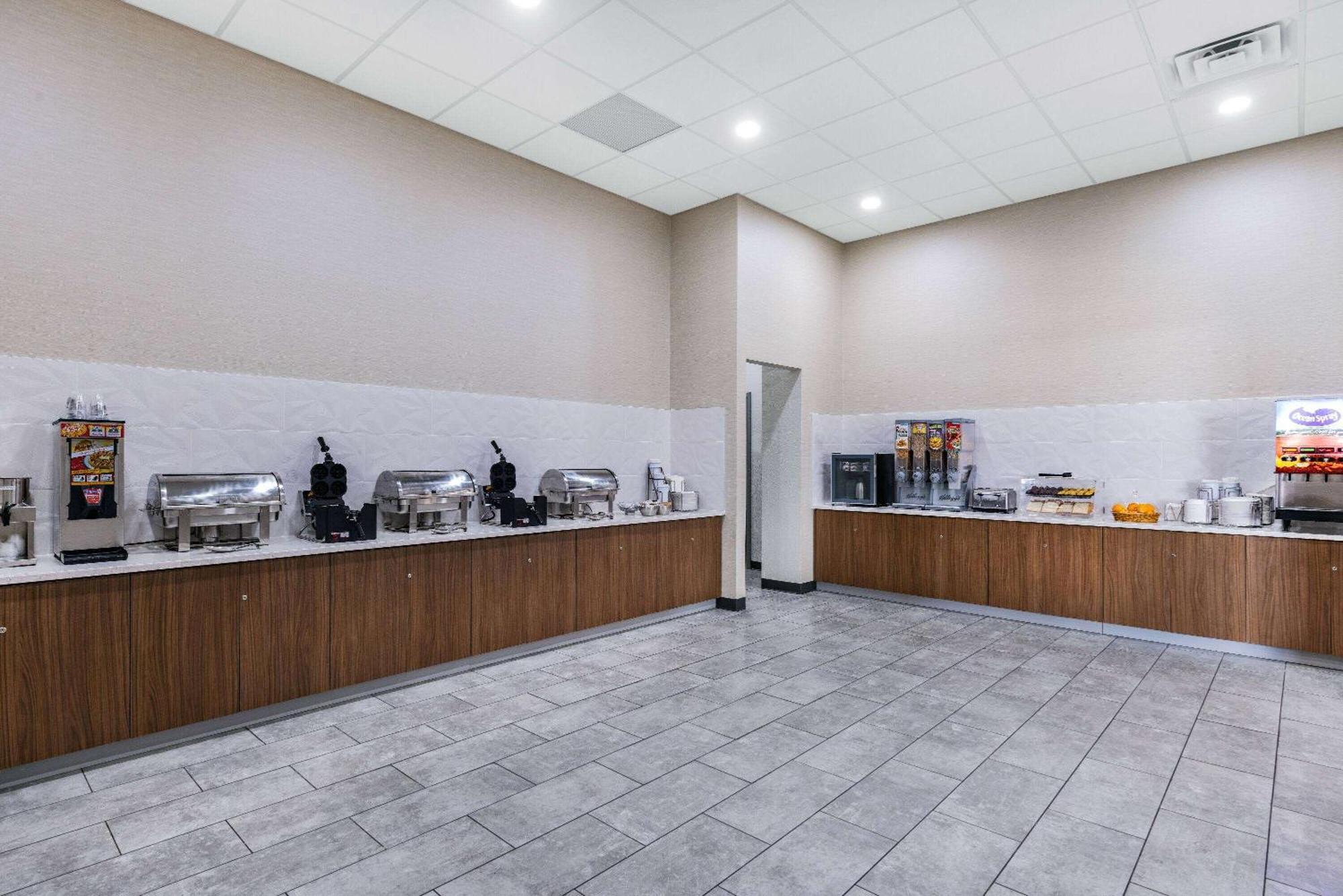 Hotel Wingate By Wyndham Wichita Airport Extérieur photo