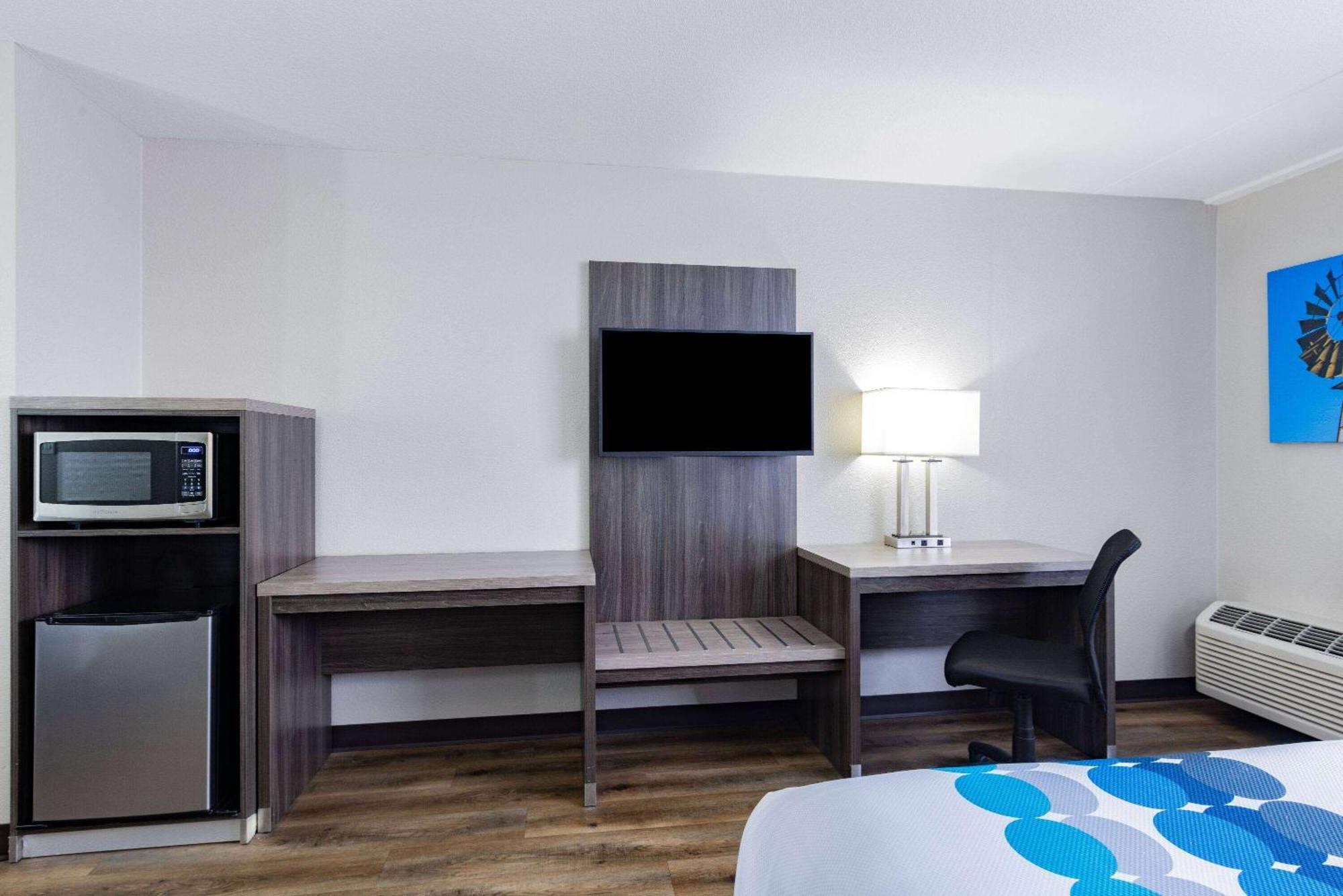 Hotel Wingate By Wyndham Wichita Airport Extérieur photo