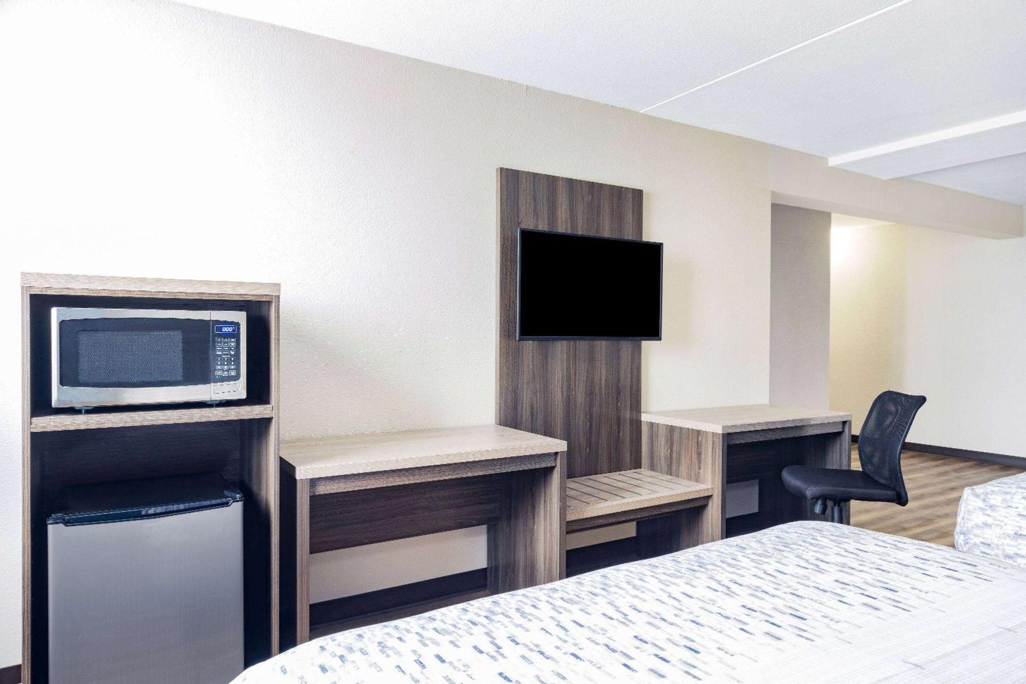 Hotel Wingate By Wyndham Wichita Airport Extérieur photo