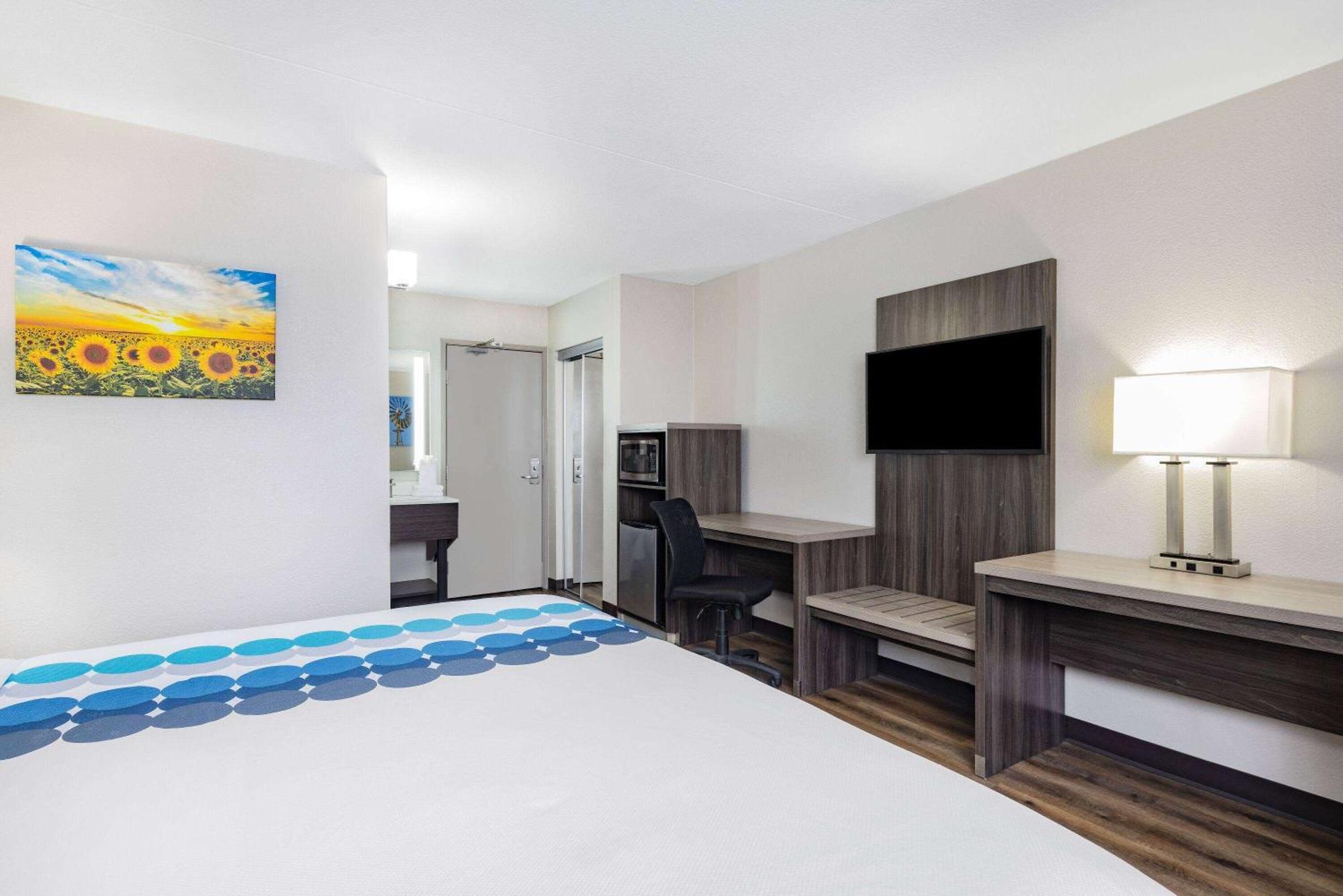 Hotel Wingate By Wyndham Wichita Airport Extérieur photo