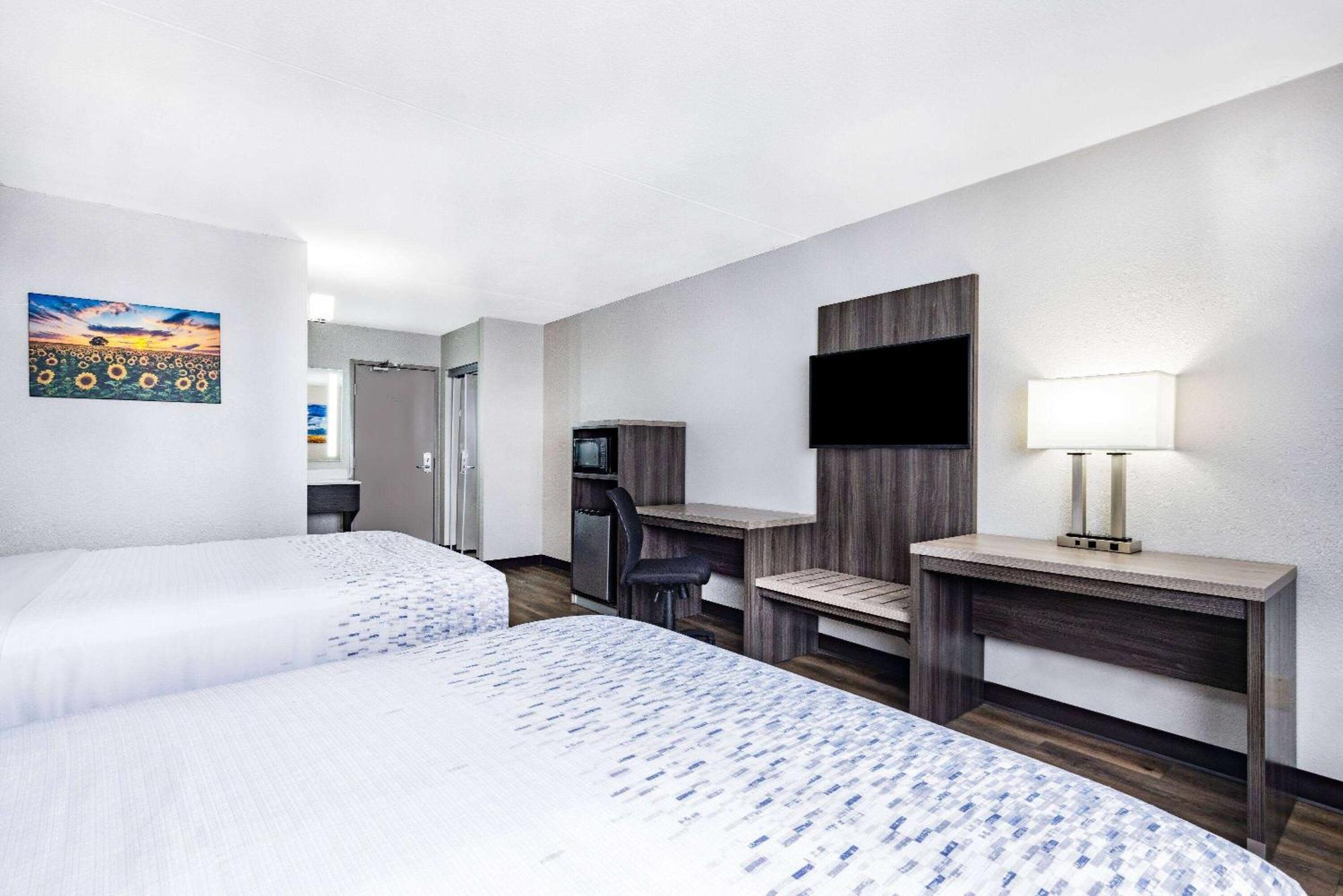 Hotel Wingate By Wyndham Wichita Airport Extérieur photo