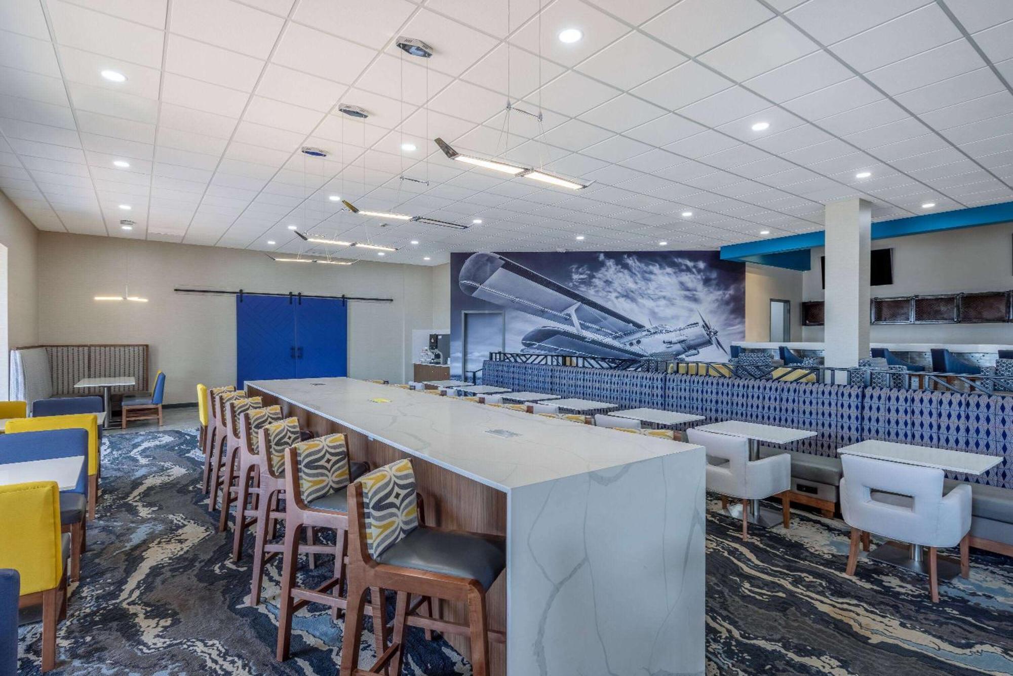 Hotel Wingate By Wyndham Wichita Airport Extérieur photo