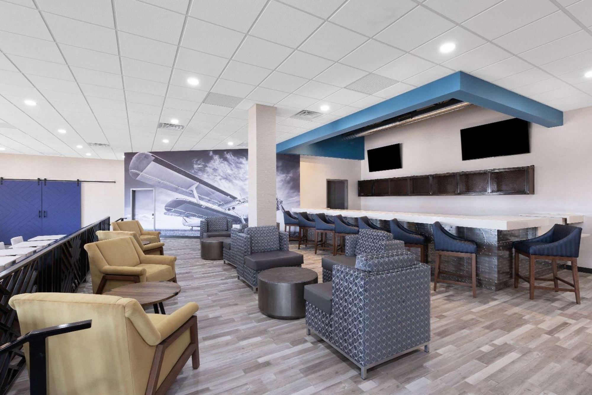 Hotel Wingate By Wyndham Wichita Airport Extérieur photo