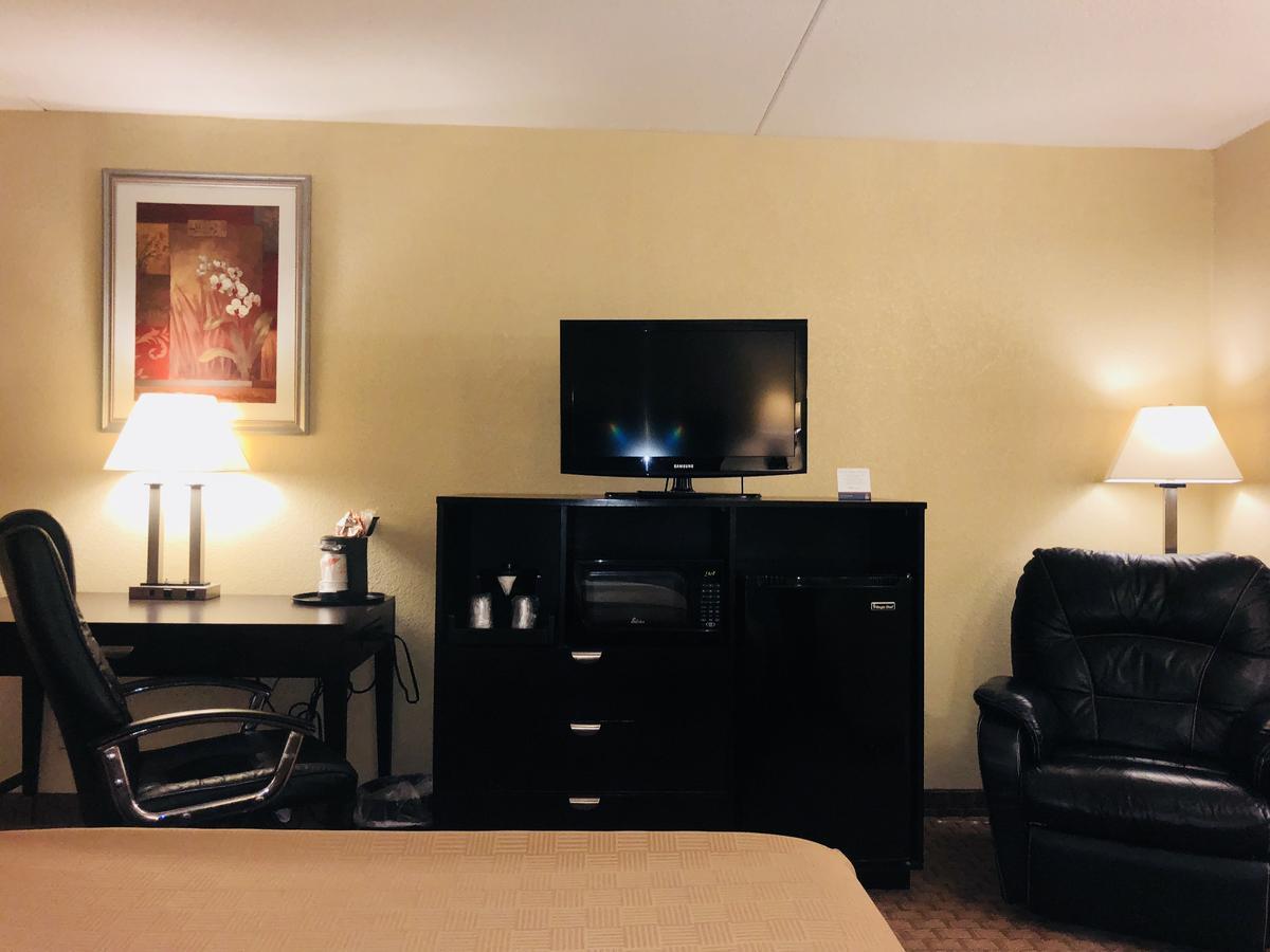 Hotel Wingate By Wyndham Wichita Airport Extérieur photo
