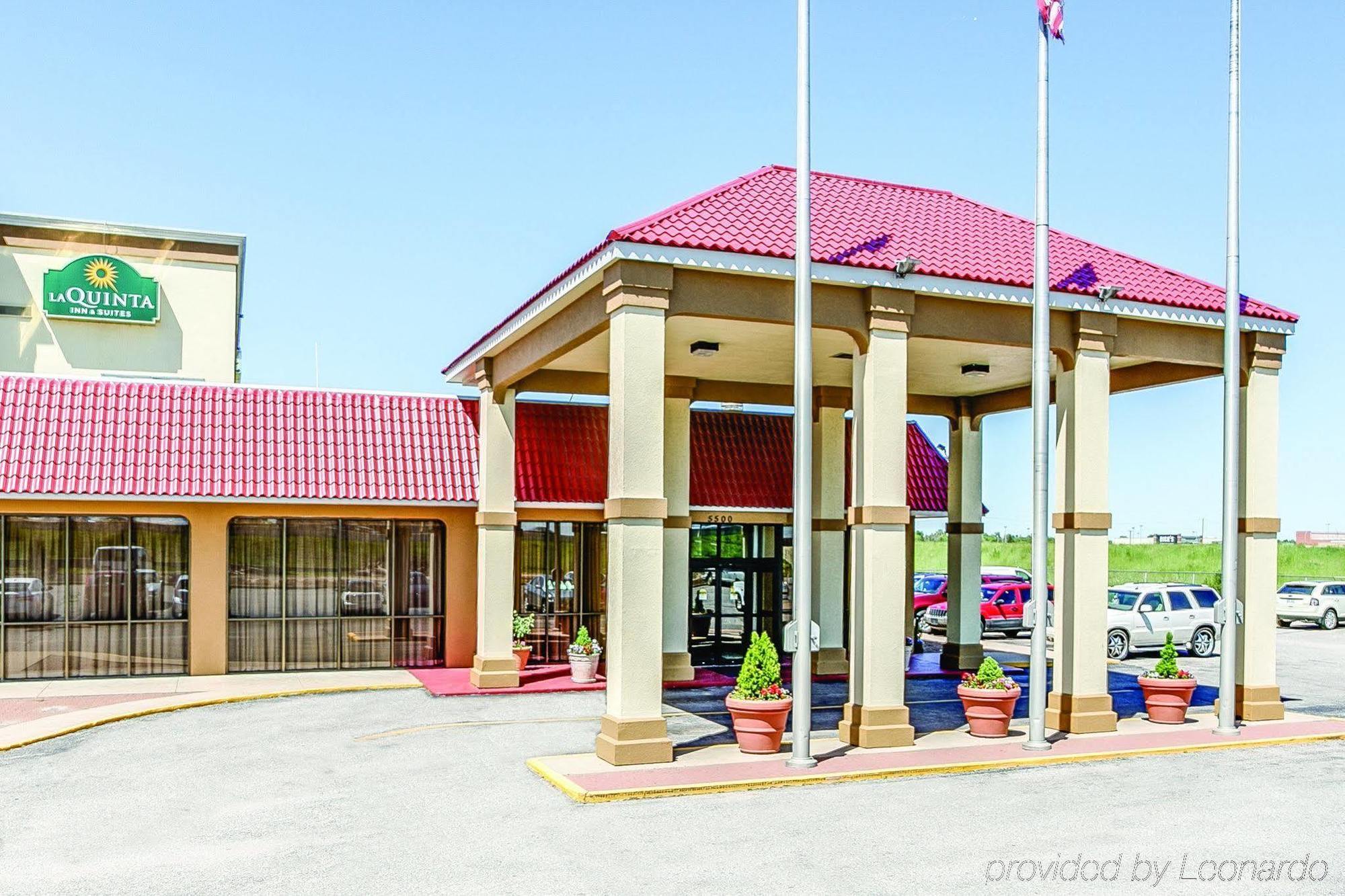 Hotel Wingate By Wyndham Wichita Airport Extérieur photo