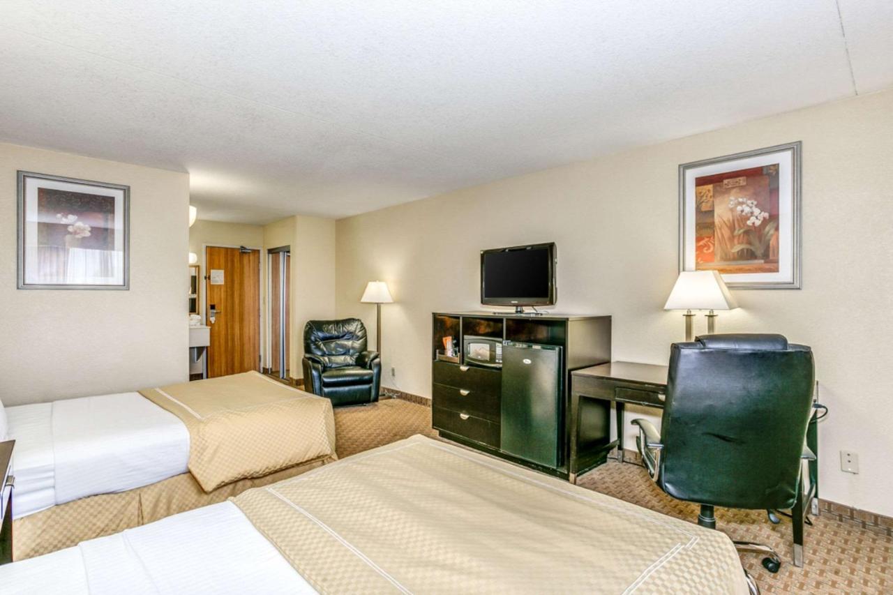 Hotel Wingate By Wyndham Wichita Airport Extérieur photo