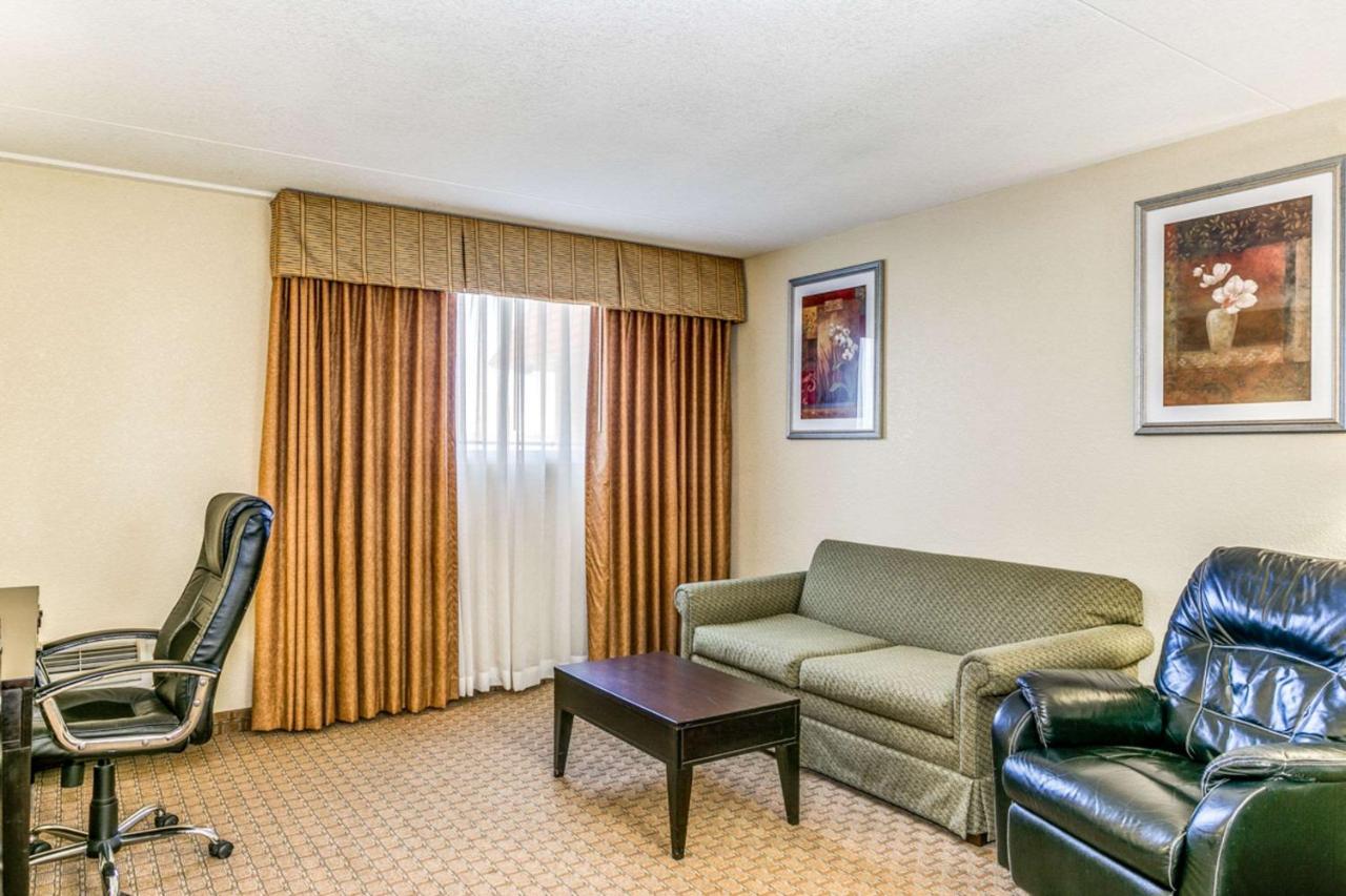 Hotel Wingate By Wyndham Wichita Airport Extérieur photo
